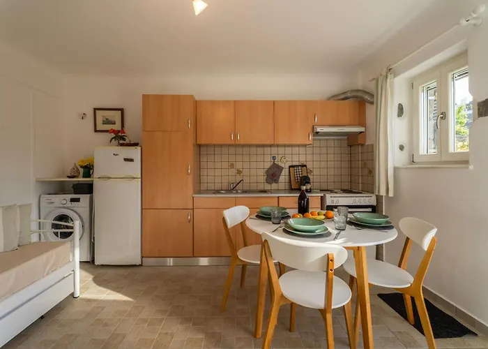 Aloni Stone With Private Parking