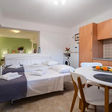 Aloni Stone With Private Parking Holiday home