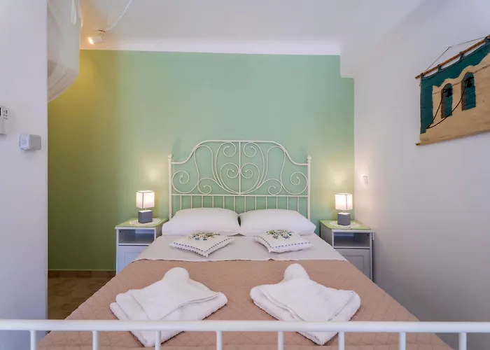 בית נופש Aloni Stone With Private Parking Lefkes (Paros)